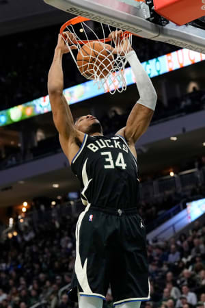 Milwaukee Bucks forward Giannis Antetokounmpo dunks against the San Antonio Spurs.